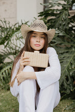 Load image into Gallery viewer, Aeris Clutch